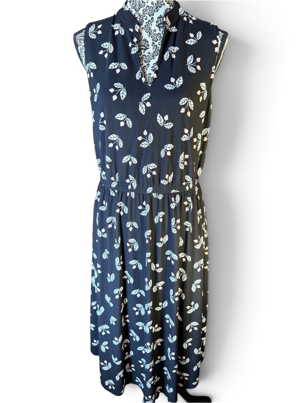 Anne Klein Floral Print Sleeveless Black Floral V-Neck Dress size 12
